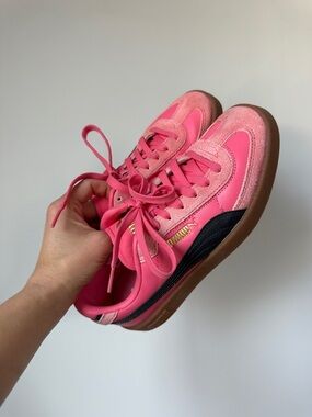 Puma Women's Sneakers in hot pink and navy
